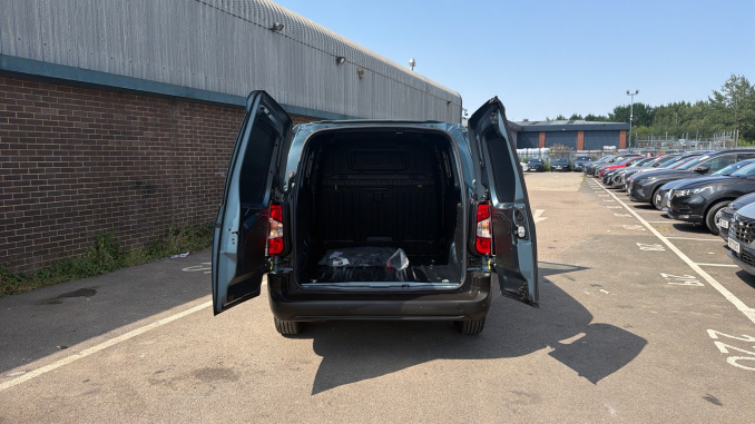 Peugeot Partner Xl Diesel 1.5 BlueHDi 130 Professional Plus Van EAT8 - Image 4